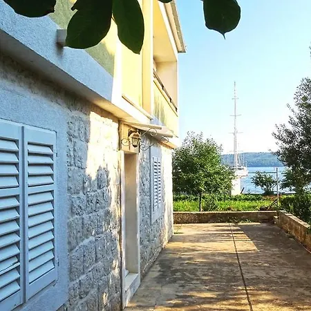 Seaside Mia