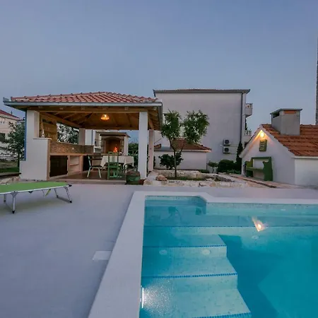 Seaside Mia Villa *