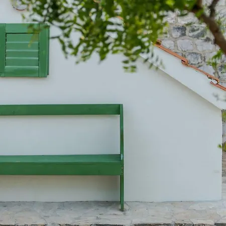 Seaside Mia فيلة