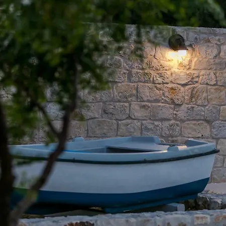 Seaside Mia فيلة تروغير